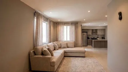 Render de la sala, amplia y sin desniveles