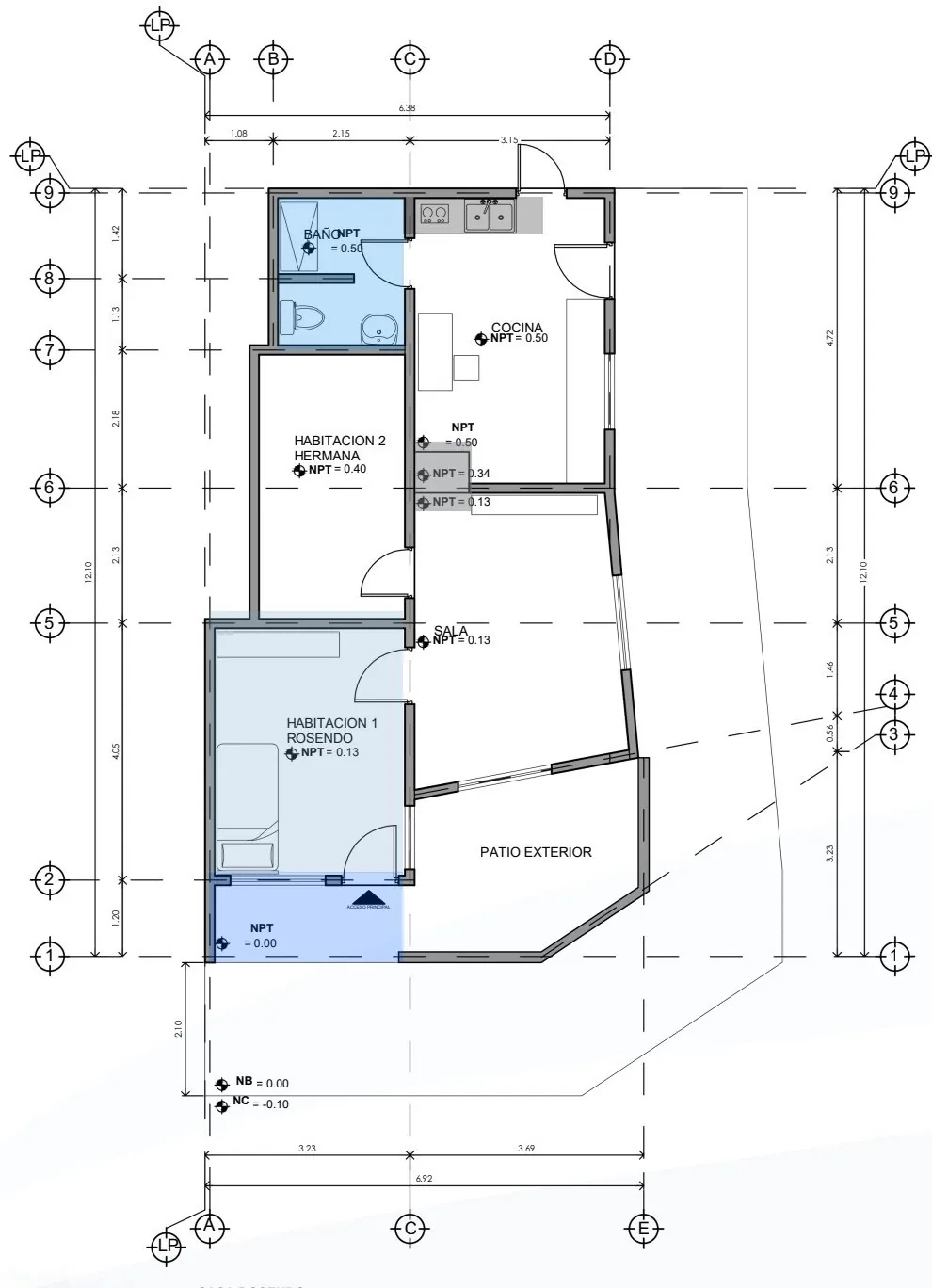 Plano actual: escalones entre la sala y la zona de cocina y baño